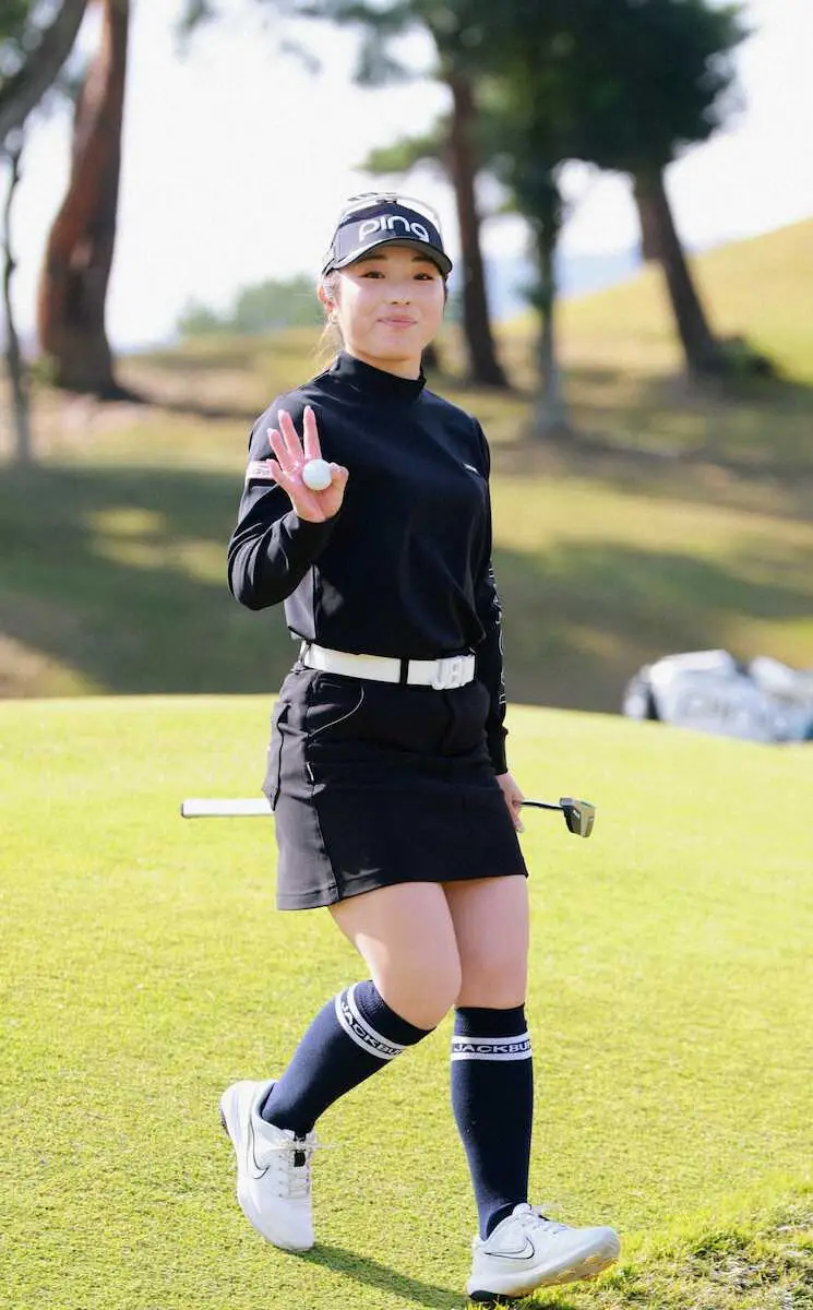 【画像・写真】＜TOTOジャパンC第2日＞11番、パーセーブし、カメラマンに手を振る佐久間朱莉（撮影・井垣　忠夫）