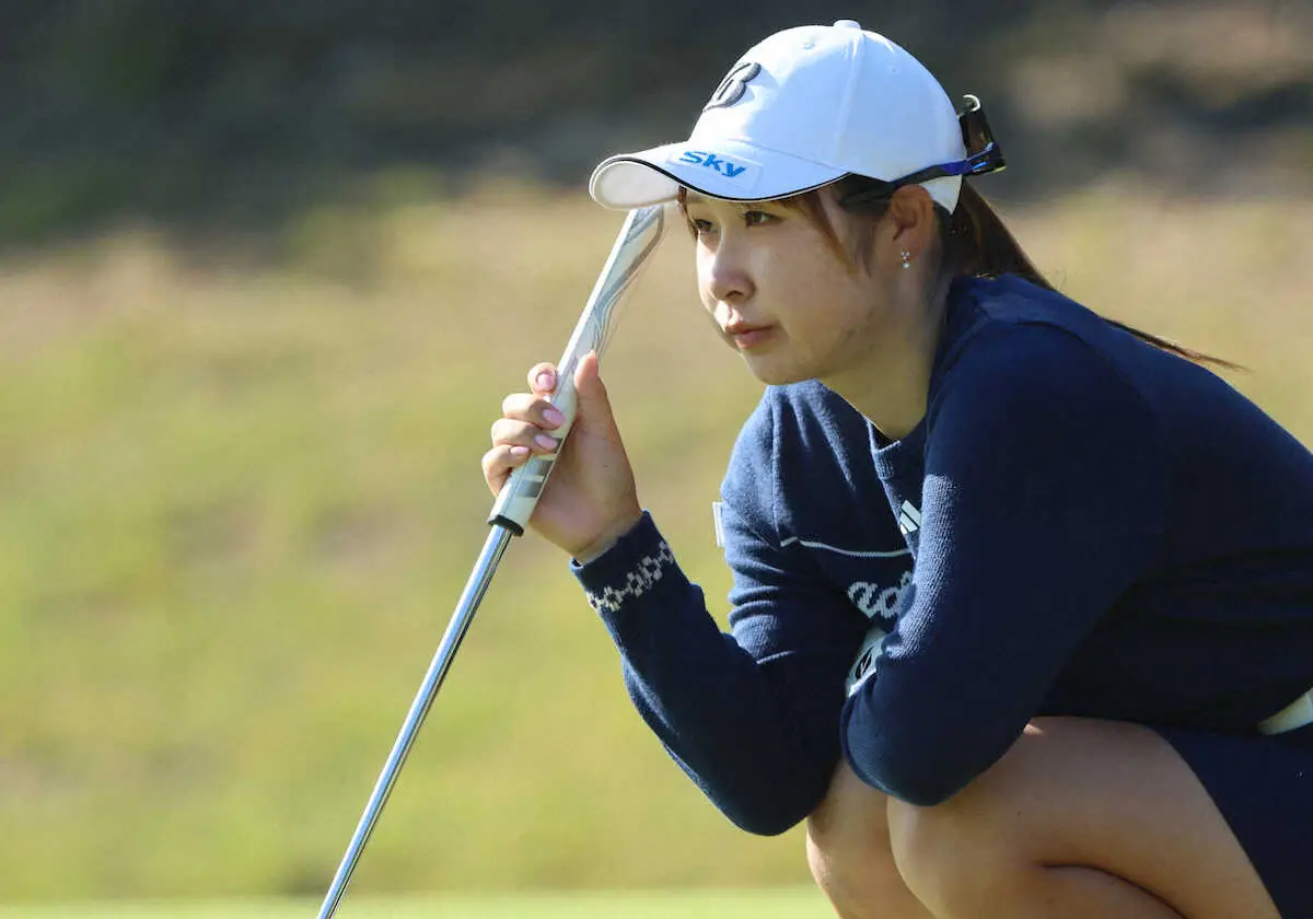 【画像・写真】ルーキーの荒木優奈と畑岡奈紗が通算15アンダーで首位　1打差3位に山下美夢有　2打差4位に佐久間朱莉