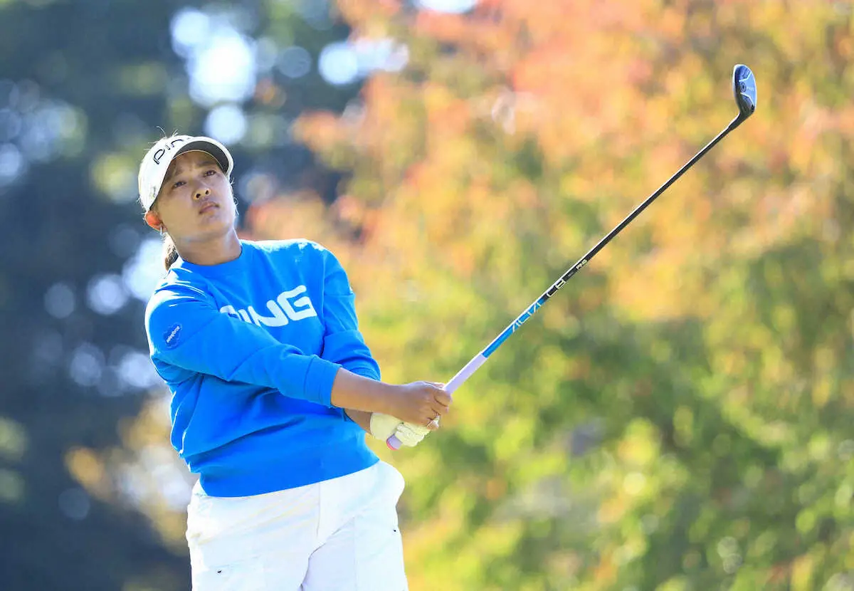 【画像・写真】＜TOTOジャパンC　第3日＞3番、ティーショットを放つ鈴木愛（撮影・岸　良祐）