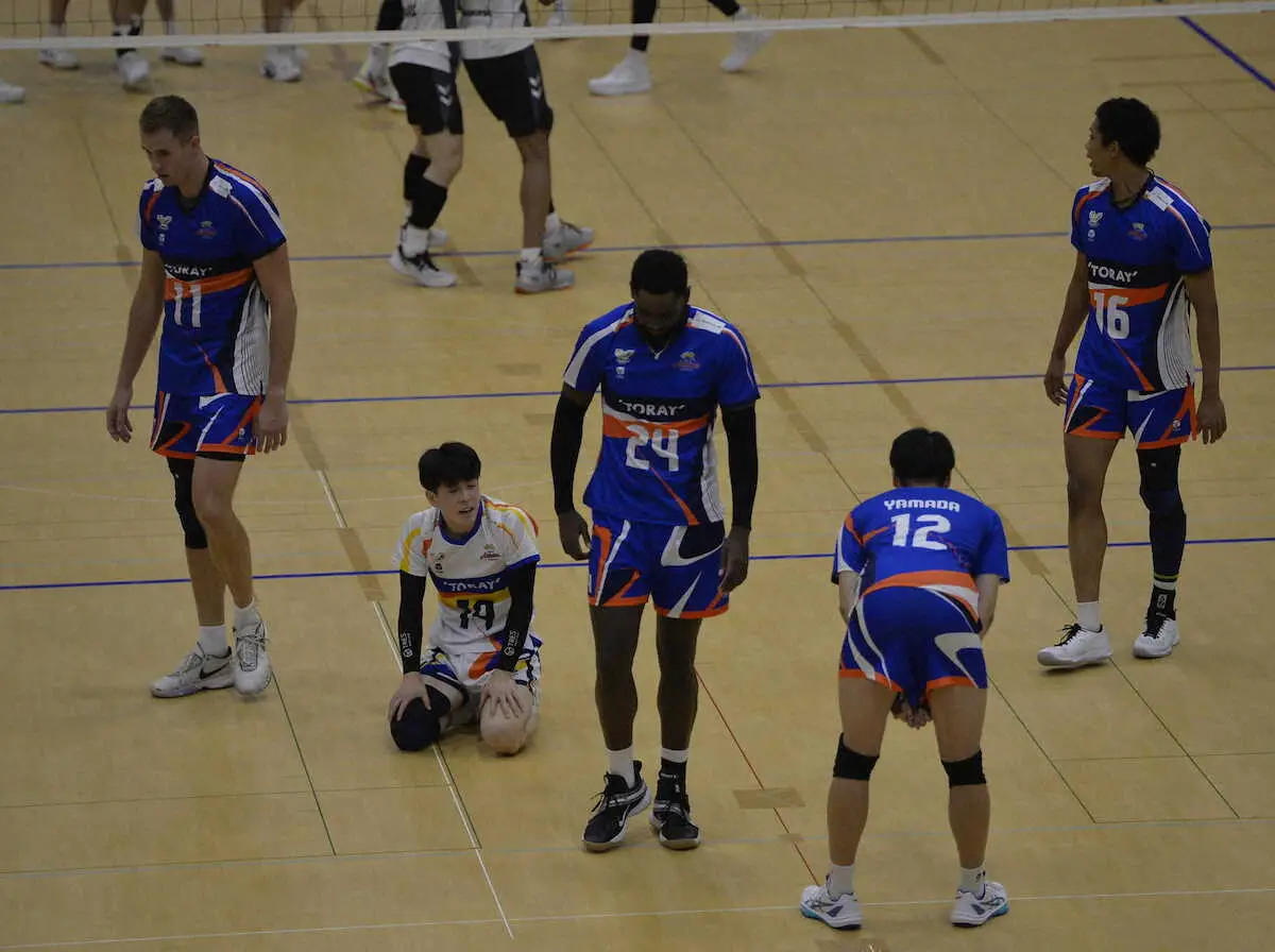 【画像・写真】＜9バレ東レ静岡・大阪B＞今季初のストレート負けに無念の東レ静岡メンバー