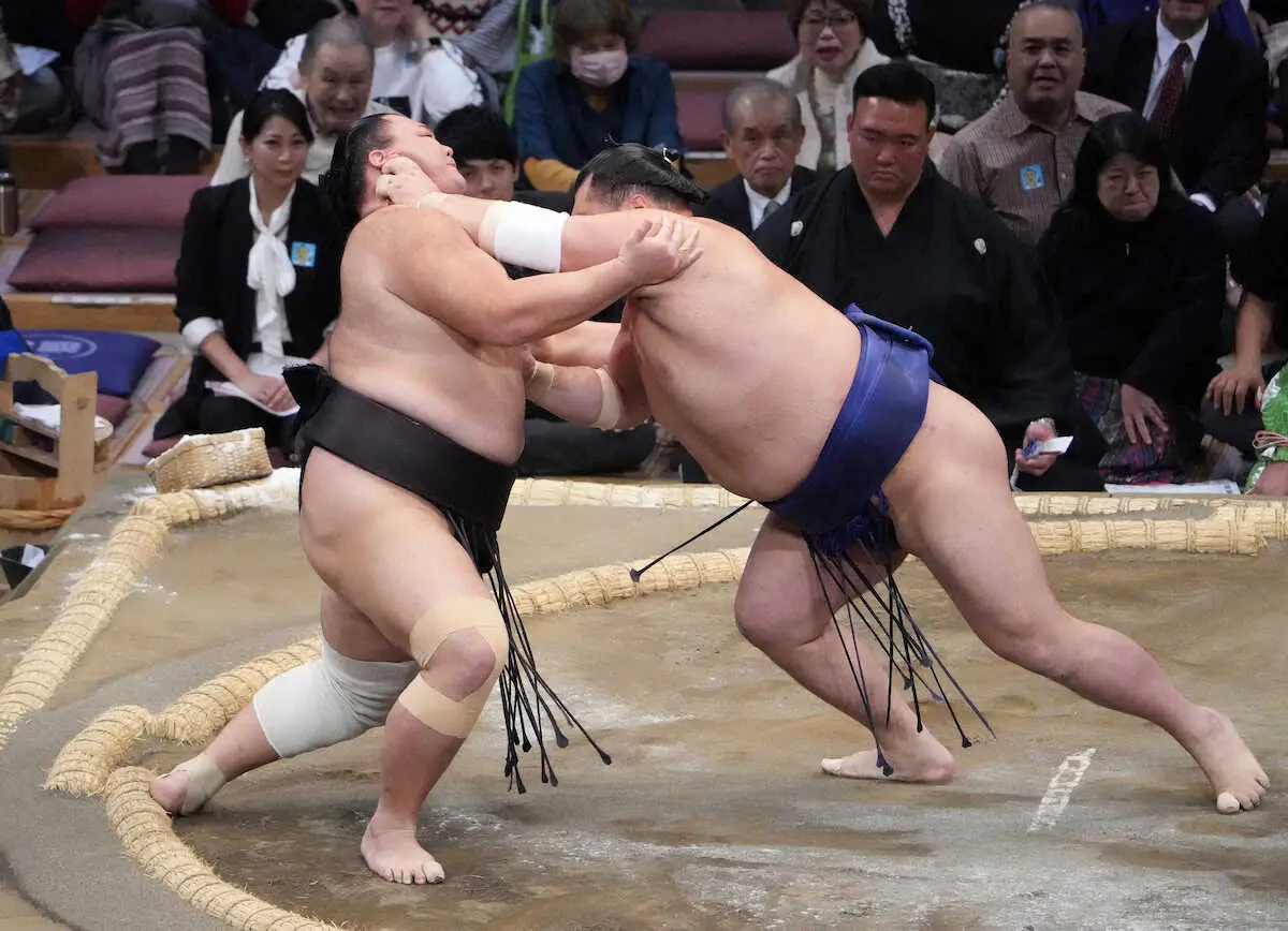 【画像・写真】朝乃山　5年ぶり連敗発進　「丸く攻めないと」　栃大海に押し出される
