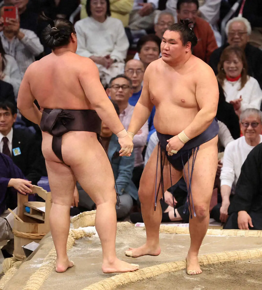 【画像・写真】大の里と“大関獲り”安青錦が3連勝　初日金星配給の豊昇龍は2連勝、琴桜は早くも2敗…3戦全勝は4人