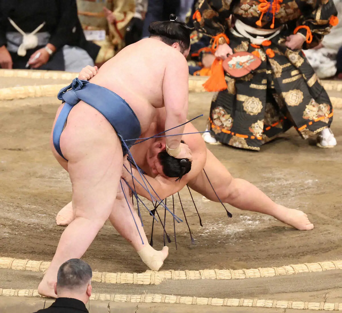 【画像・写真】義ノ富士　3勝目も「もっと下から」　大先輩との初対戦には「緊張します」