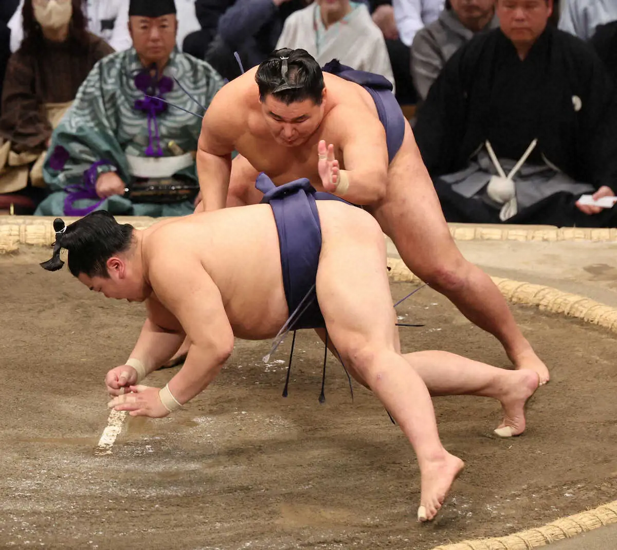 【画像・写真】大の里が初日から5連勝　大関を目指す安青錦は若隆景に送り倒される　平幕藤ノ川は5連勝