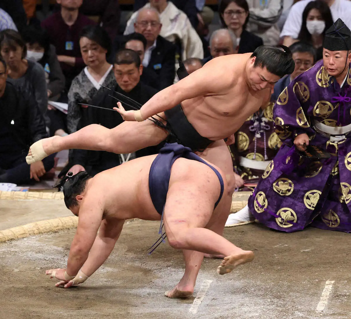 【画像・写真】豊昇龍まさかの2敗目…若元春の変化に泣く　大の里が無傷6連勝　安青錦は1敗死守　平幕・藤ノ川は初黒星