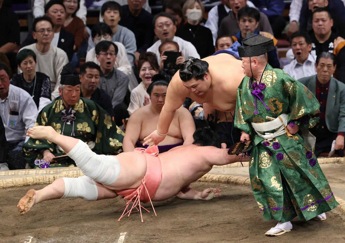 【画像・写真】大の里　7連勝　無敗キープも「もう少し厳しくやっていきたい」