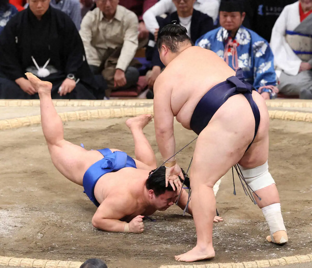 【画像・写真】大の里　41歳誕生日の玉鷲に苦戦も唯一の8連勝でストレート給金　1敗で新関脇・安青錦