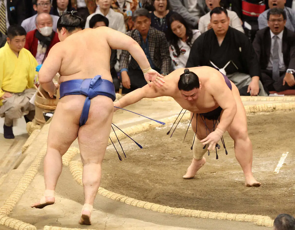 【画像・写真】義ノ富士　全勝大の里止めた！初金星　歴代6位スピード記録の初土俵から10場所10日目