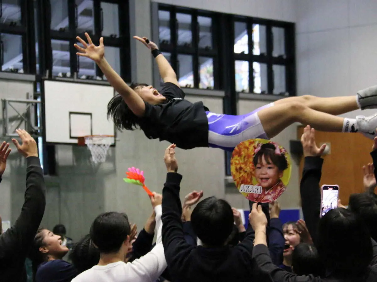 レスリング東日本大学女子リーグ＞4大会ぶりの優勝を果たし、主将