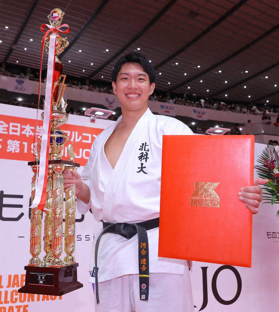 【画像・写真】男子重量級で優勝を果たし、笑顔の北海商科大・河合（撮影・松永　柊斗）