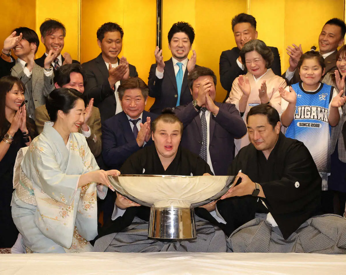 【画像・写真】安青錦　下の名前もらった恩人に恩返し「日本語も分からない状態で一緒にいてくれた」