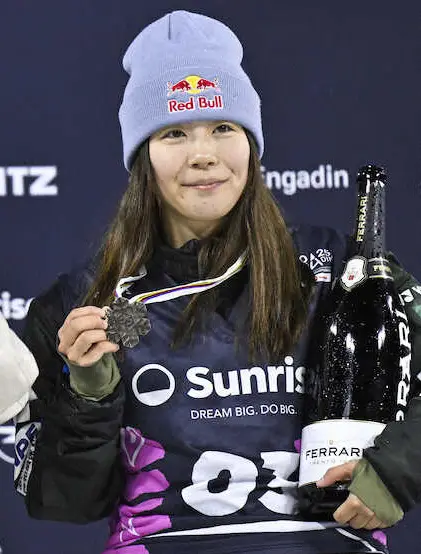 【画像・写真】【スノーボード】18歳・深田茉莉V　初の五輪へ前進　日本勢が表彰台独占