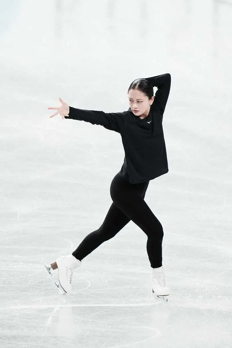 【画像・写真】【フィギュア】渡辺倫果、公式練習でトリプルアクセル2本着氷　アンバー・グレンとヒヤリ