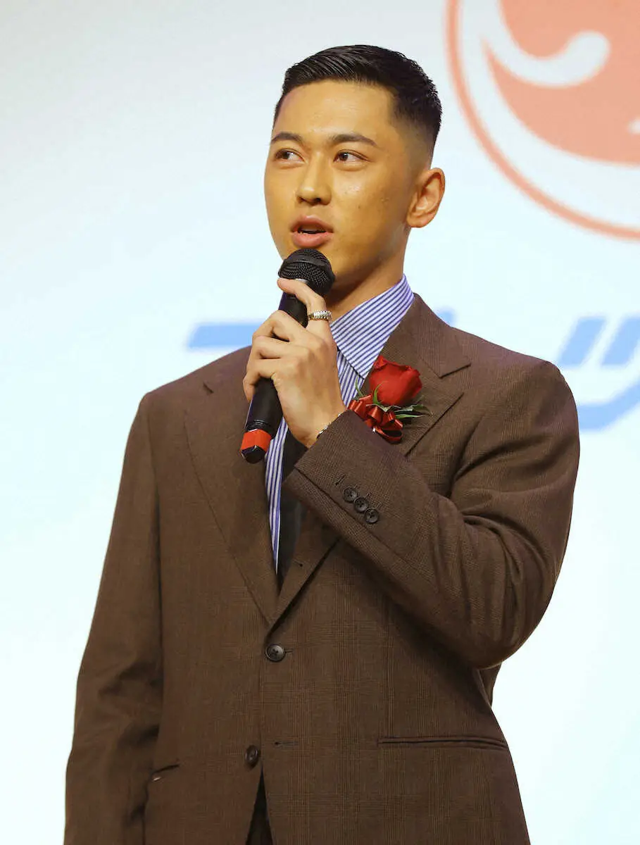 【画像・写真】あいさつする小田凱人（撮影・松永　柊斗）