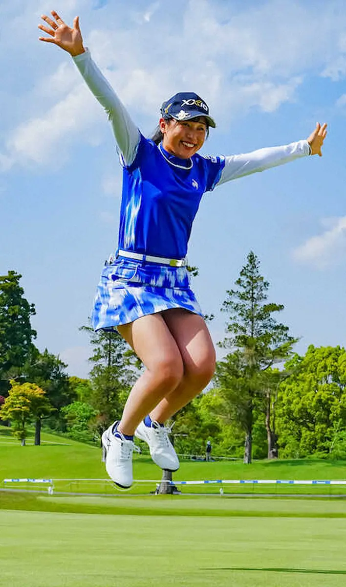 【画像・写真】菅沼菜々　白ブラウス“イルミネーション・アイドルショット”公開に「可愛すぎ」「正真正銘のアイドル」