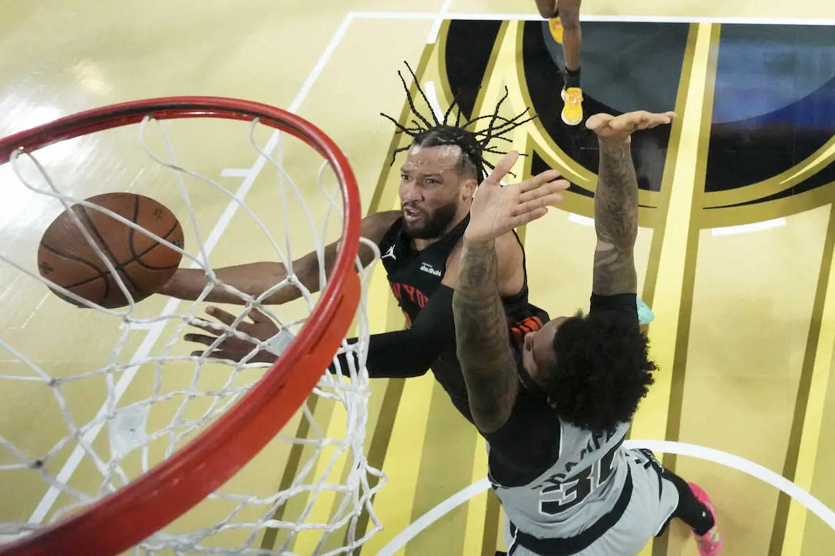 【画像・写真】ニックスNBAカップ初優勝！11点差逆転で激闘制す　MVPブランソン！仲間に感謝「彼らがいたから…」