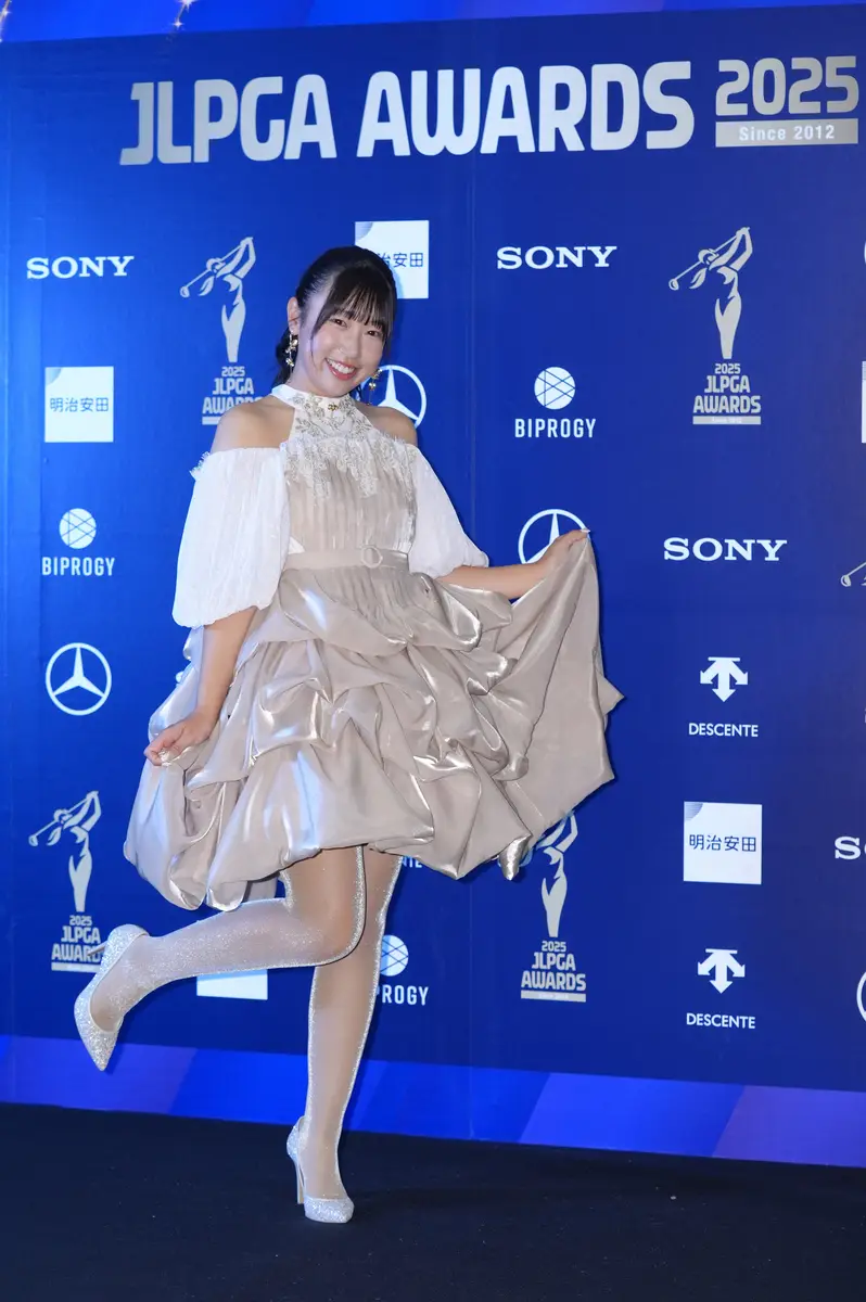 【画像・写真】菅沼菜々　ミニ＆肩出し“乃木坂ドレス”姿披露に「こりゃまいった　可愛すぎ　脚きれい」「お姫様」