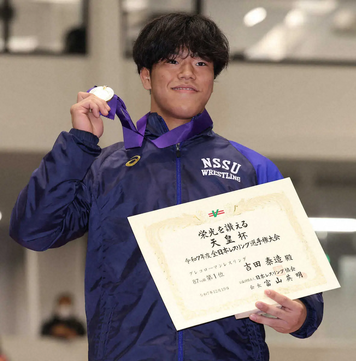 【画像・写真】＜全日本レスリング選手権大会＞男子グレコローマン87キロ級の表彰式で笑顔の1位・吉田泰造（撮影・須田　麻祐子）