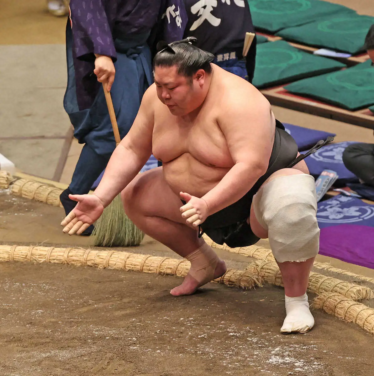 【画像・写真】十両・剣翔は新婚初日を白星で飾れず「勝ちたかった」場所入り前に婚姻届提出