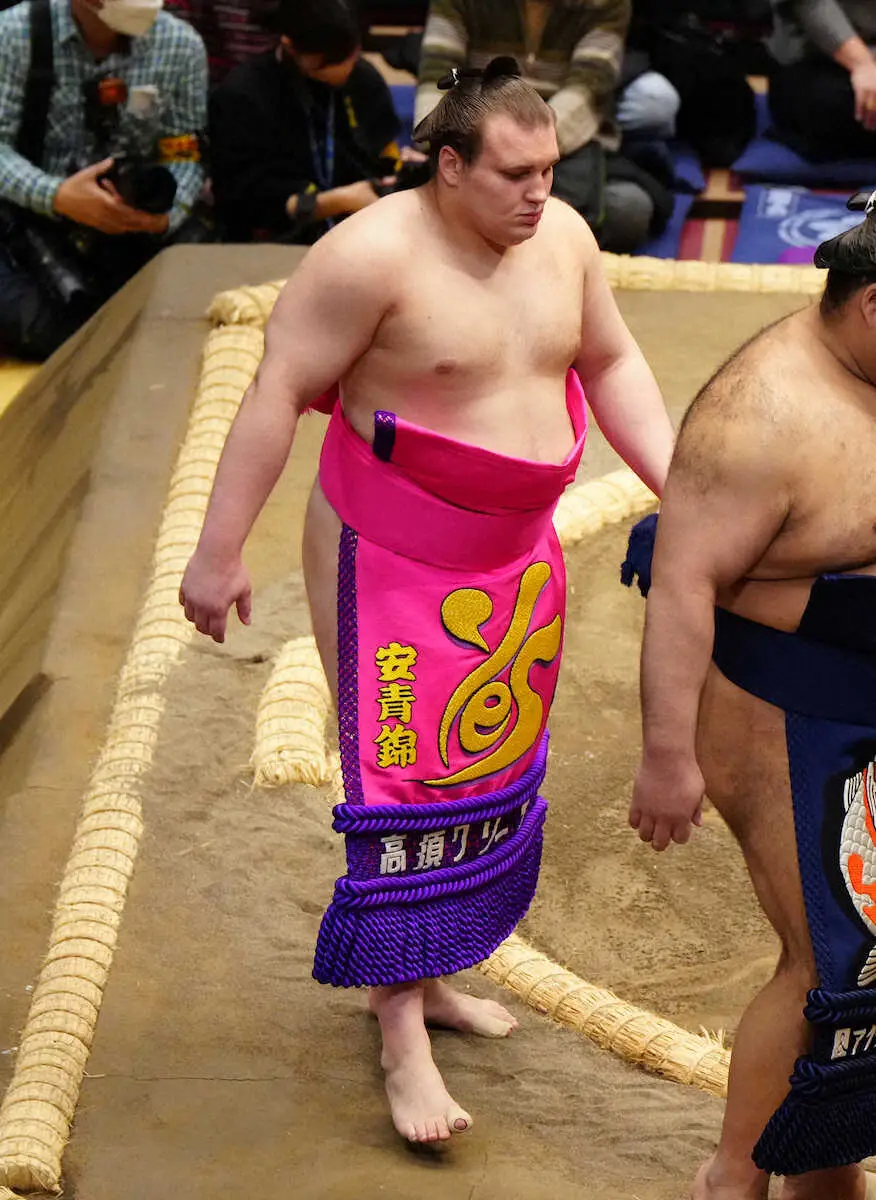 【画像・写真】＜大相撲初場所初日＞土俵入りする安青錦（撮影・大城　有生希）