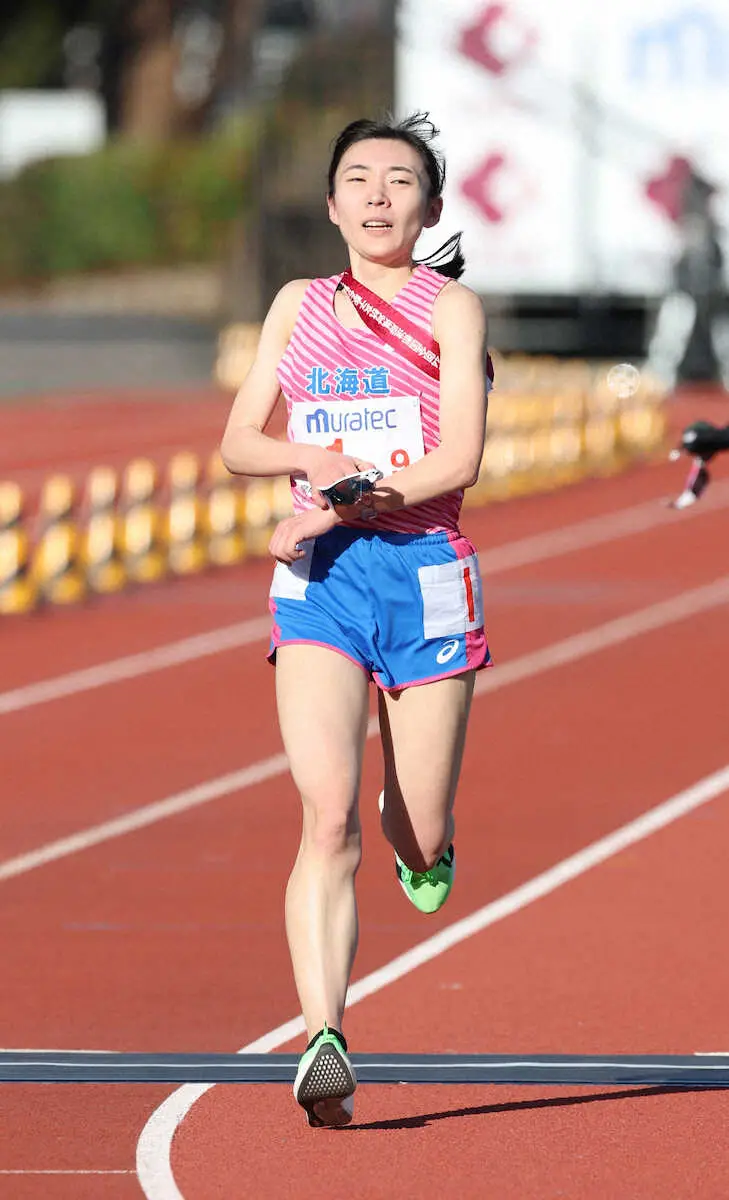 【画像・写真】【女子駅伝】前代未聞のハプニングに選手も大会側も謝罪「申し訳ない」　タスキリレーで選手不在