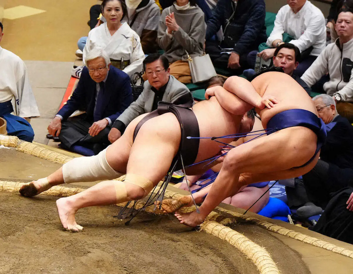 【画像・写真】新大関の安青錦は首投げ、かばい手で義ノ富士から辛くも白星　2日目も上位陣は安泰