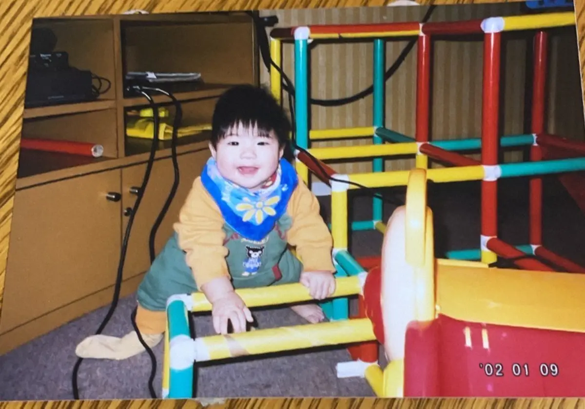 【画像・写真】0歳の頃、自宅の遊具で遊ぶ二階堂蓮（父の学さん提供）