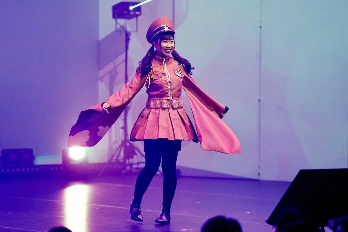 【画像・写真】＜菅沼菜々ファンミーティング＞衣装を替え登場し会場を盛り上げる菅沼菜々（撮影・会津　智海）