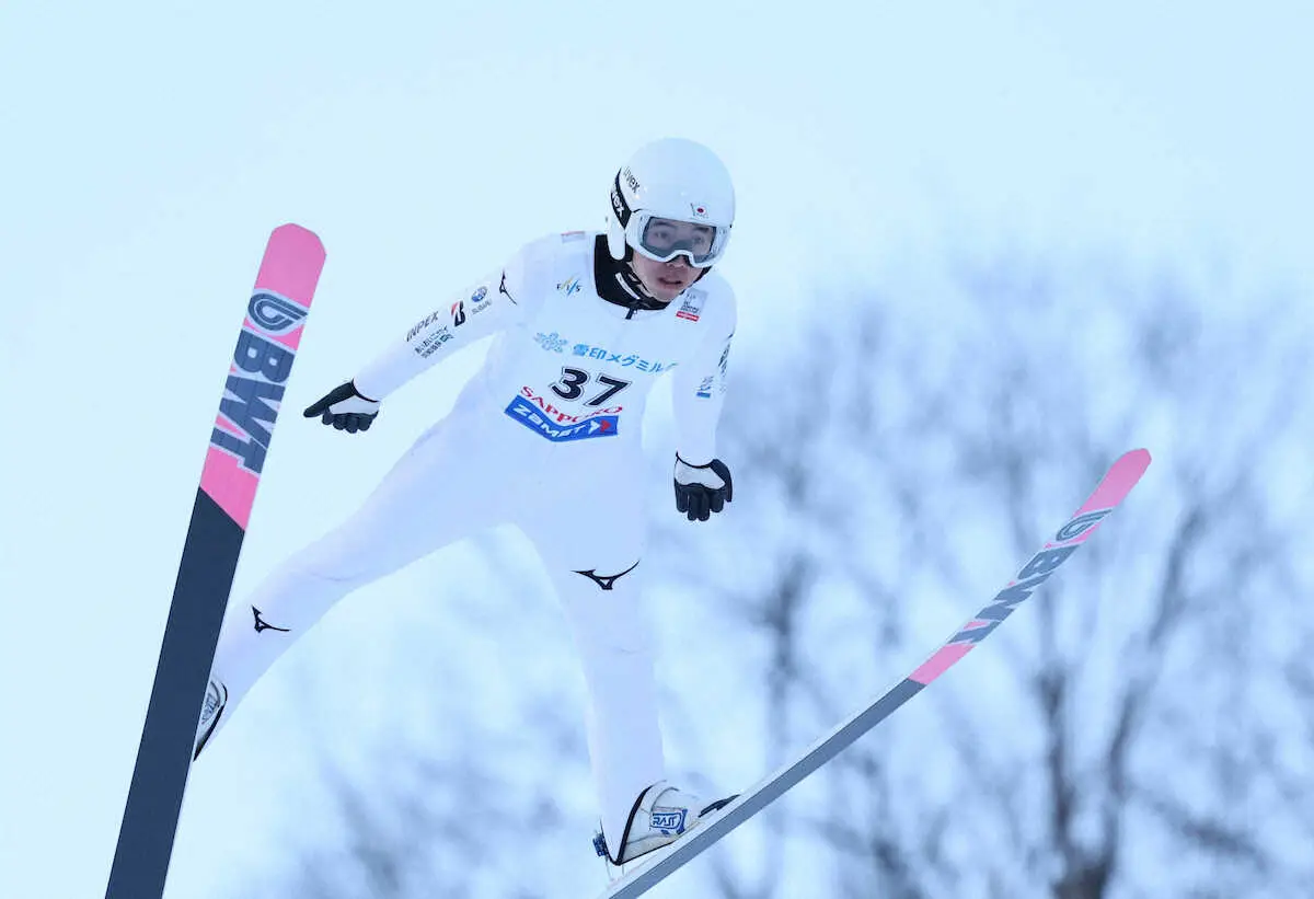 【画像・写真】＜ジャンプW杯札幌大会第1日＞1本目、大きなジャンプを飛ぶ中村直幹（撮影・小海途　良幹）