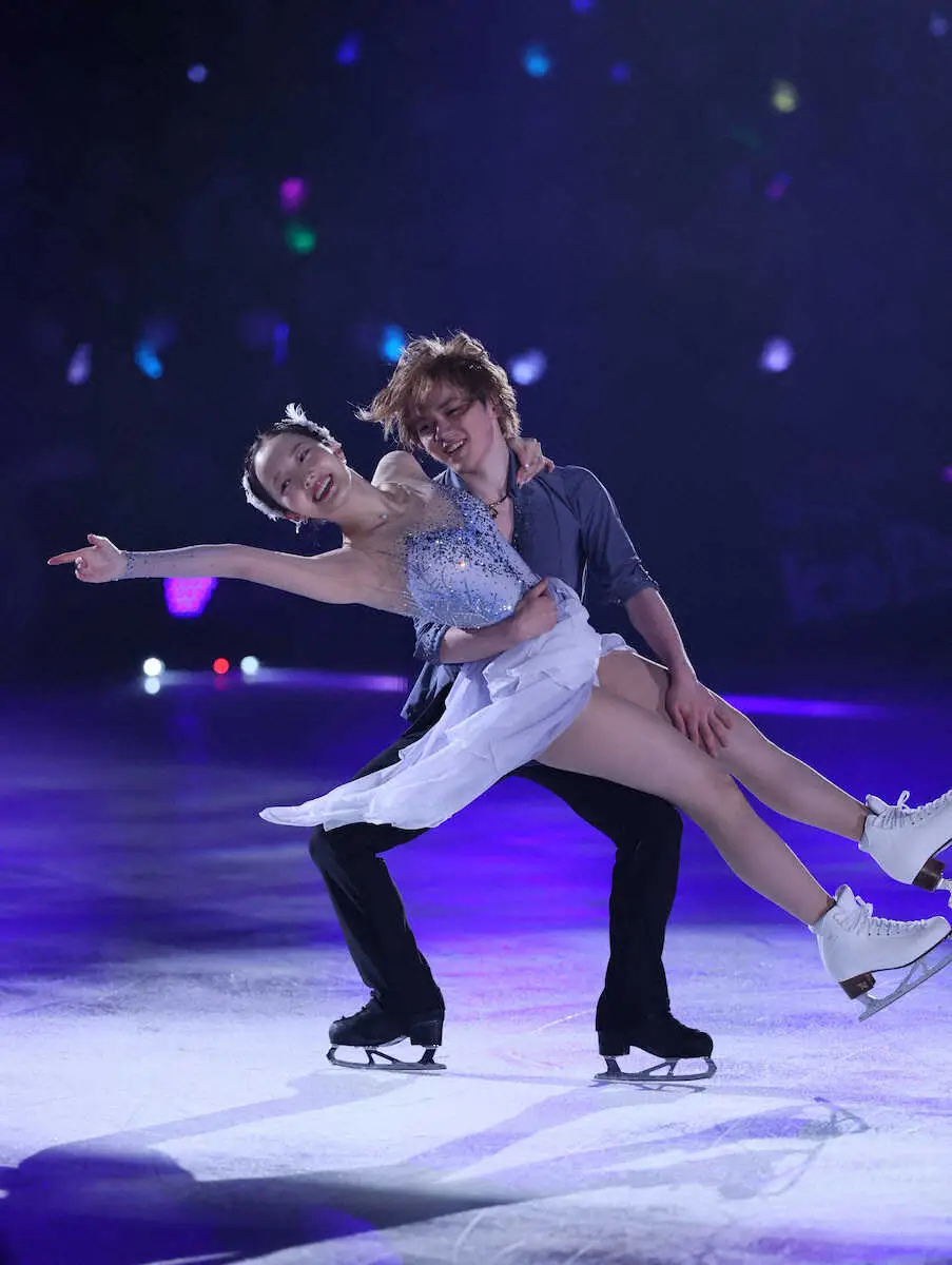 【画像・写真】＜宇野昌磨アイスショー「Ice　Brave」＞演技をする宇野昌磨さん（右）と本田真凜さん（撮影・小海途　良幹）