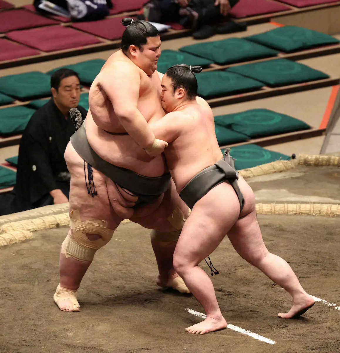 【画像・写真】序二段で2番後取り直し　体重109キロ力士が現役最重量252キロ力士破る「絶対に負けたくない気持ち」