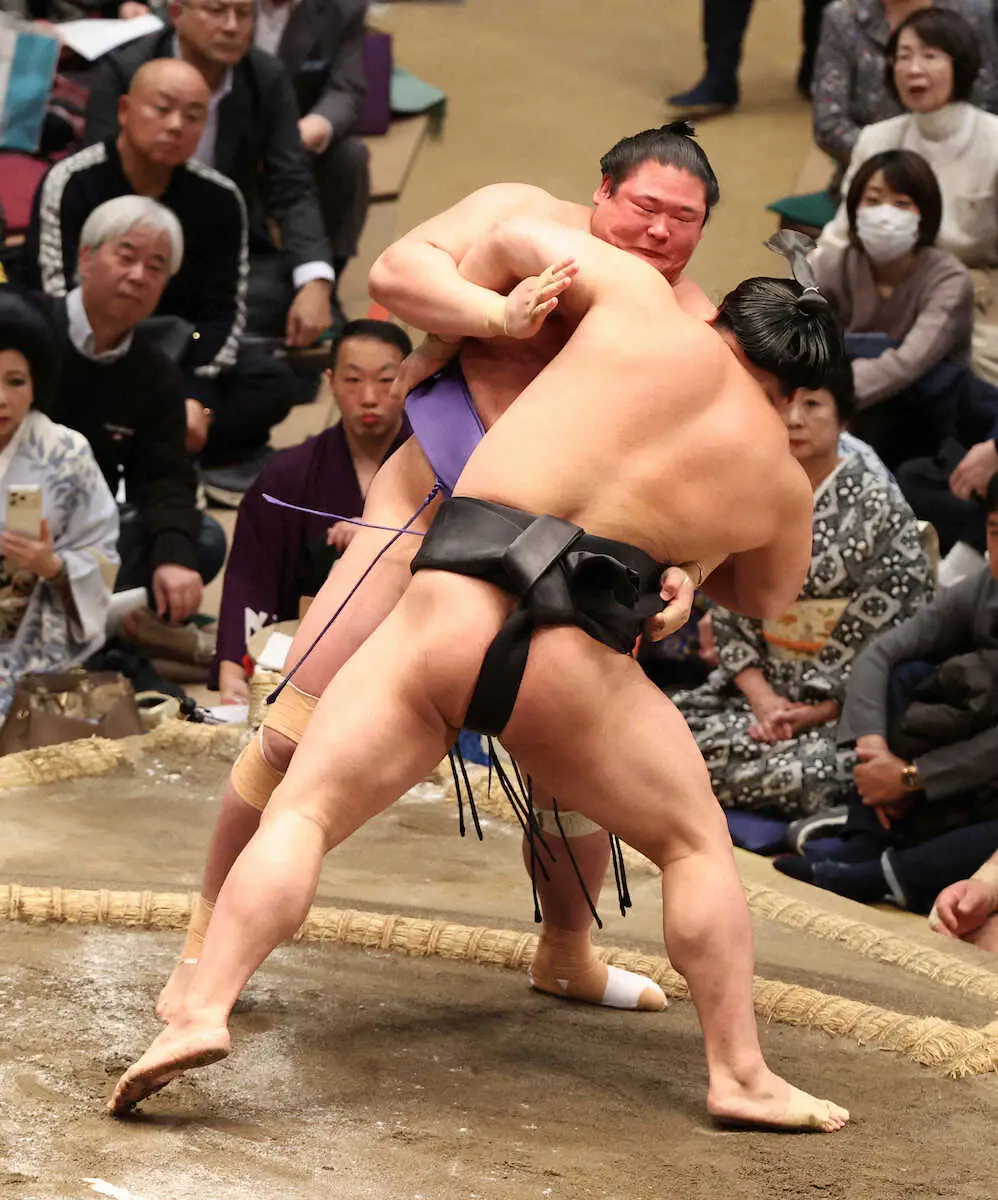 【画像・写真】優勝争い単独トップ、新大関の安青錦は横綱豊昇龍を破り2敗を堅持　1差で霧島、熱海富士