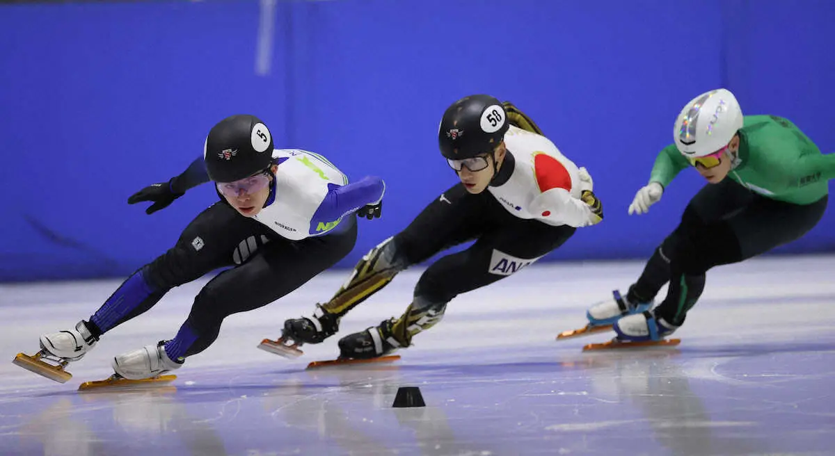 【画像・写真】　ミラノ五輪に向け、練習をするシ宮田将吾（左）