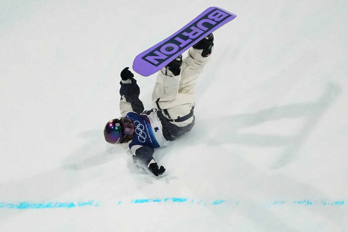 【画像・写真】＜スノーボードビッグエア予選2回目の試技で転倒した長谷川帝勝（AP）