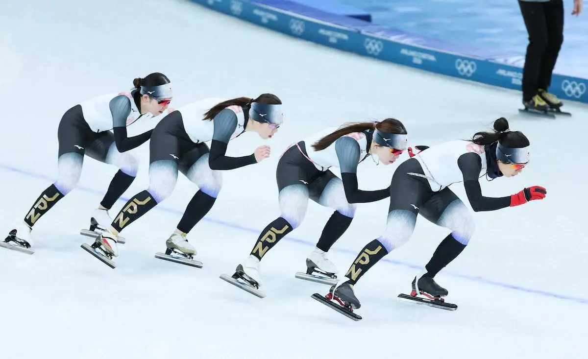 【画像・写真】本番リンクで隊列を組んで滑る（右から）高木、佐藤、堀川、野明（撮影・小海途　良幹）