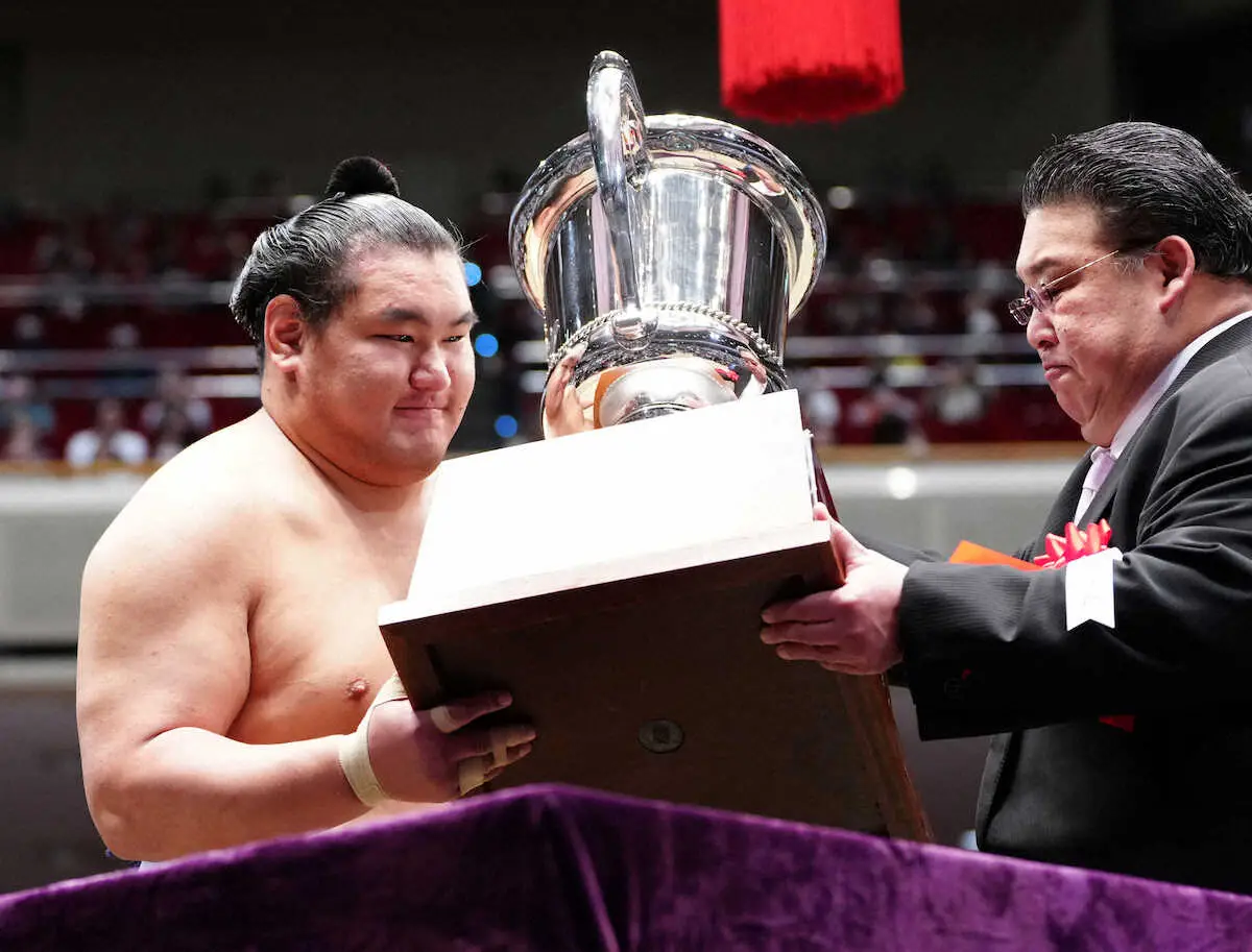 【画像・写真】【日本大相撲トーナメント】50回記念大会は豊昇龍が2年ぶり2度目の優勝「横綱としての優勝うれしい」
