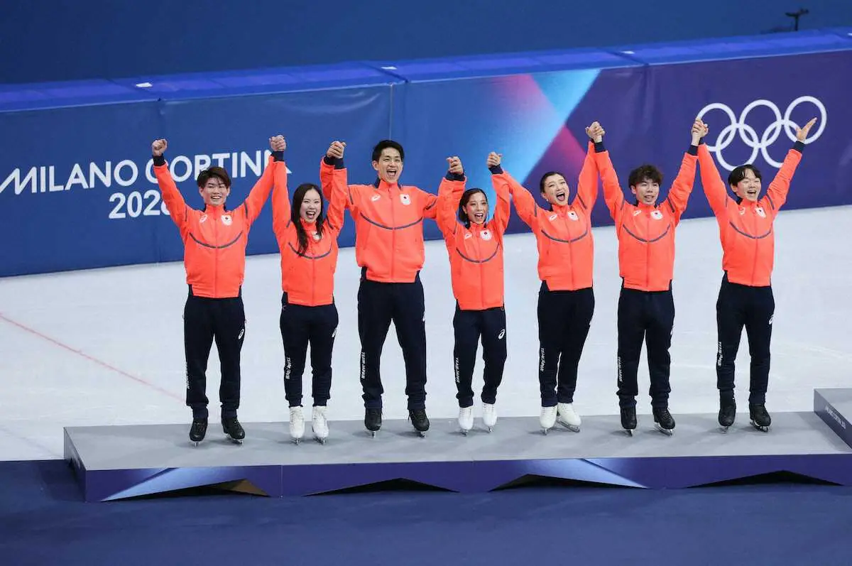 【画像・写真】フィギュア団体、日本選手全員の靴が「ボロボロで傷だらけ」　佐藤駿教える日下コーチが急きょ研磨
