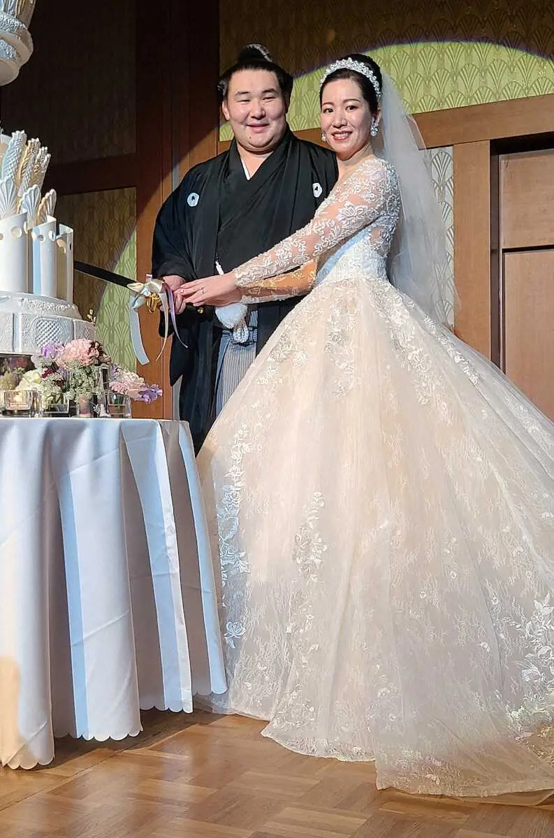 【画像・写真】欧勝馬「家族のために頑張らないと」　夫人は日本人CA、挙式披露宴で横綱・豊昇龍ら約550人から祝福