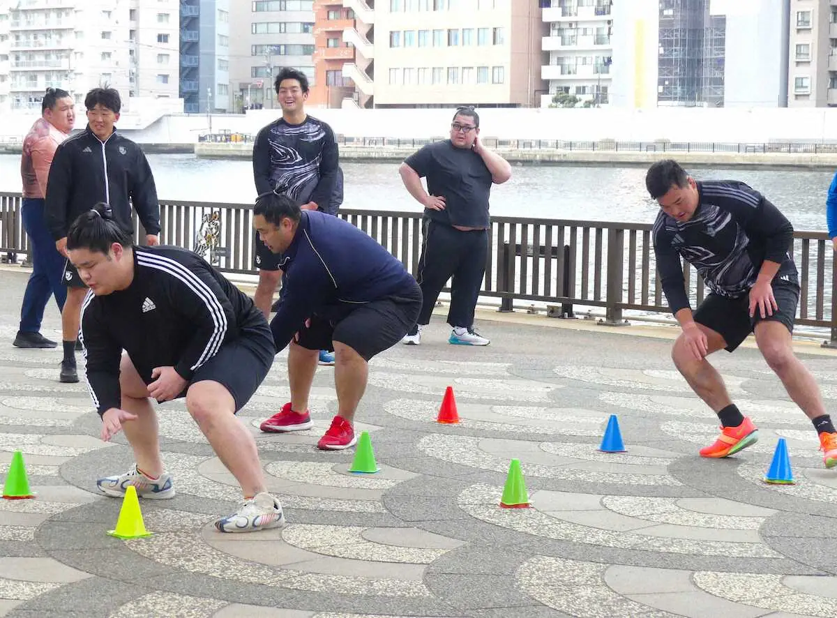 【画像・写真】【リーグワン】BR東京の若手5人が大相撲の中村部屋に出稽古　力士たちの重さと機敏さに驚き？！