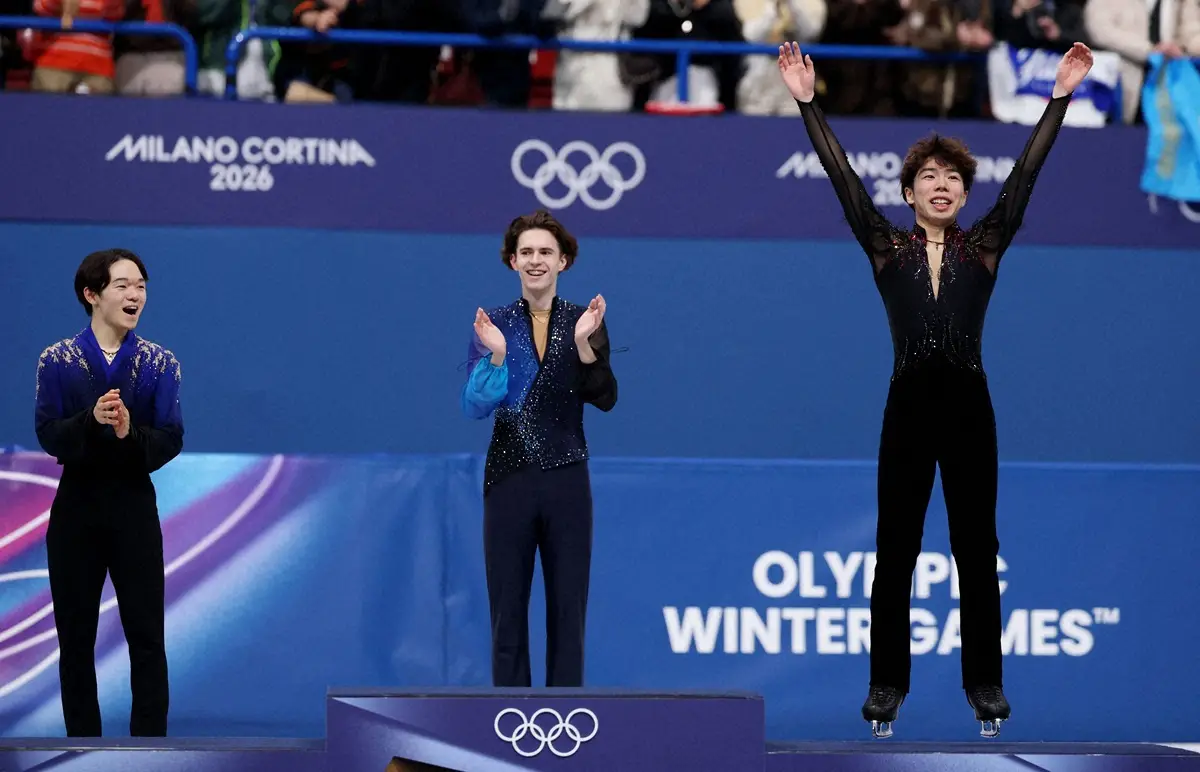 【画像・写真】【フィギュア】鍵山優真　笑顔なしのメダル確定→佐藤駿銅メダルで歓喜抱擁　3大会連続で日本勢Wメダル