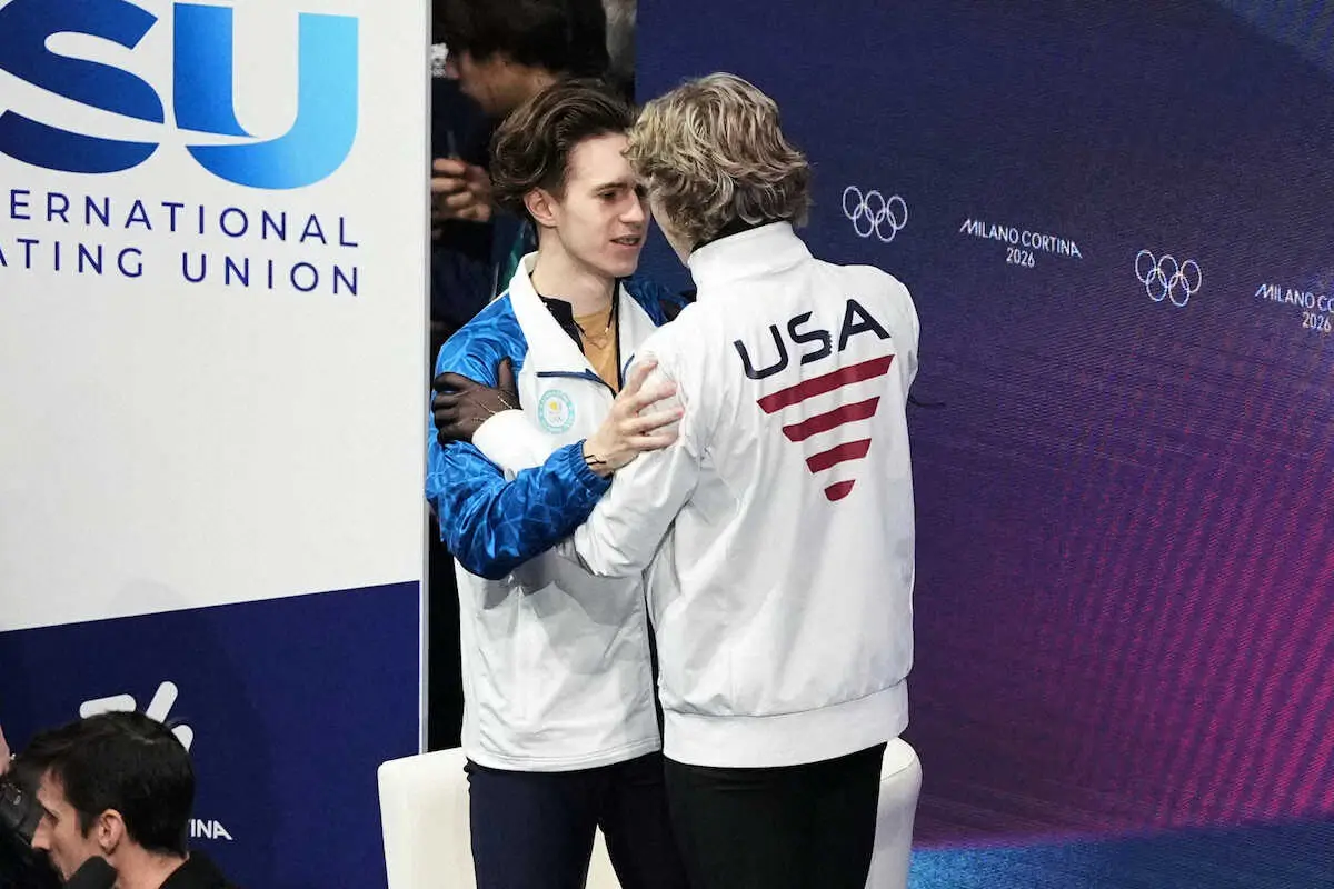 【画像・写真】【フィギュア】王者のスポーツマンシップがネットでも話題「最高」「美しい」「感動しちゃったよ…」