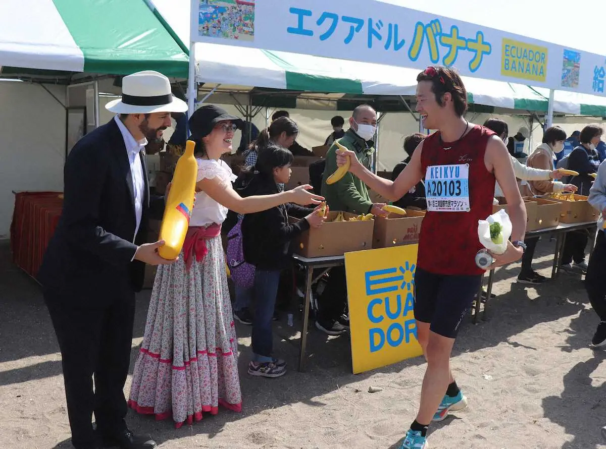 【画像・写真】バナナを提供したエクアドル大使館ブース