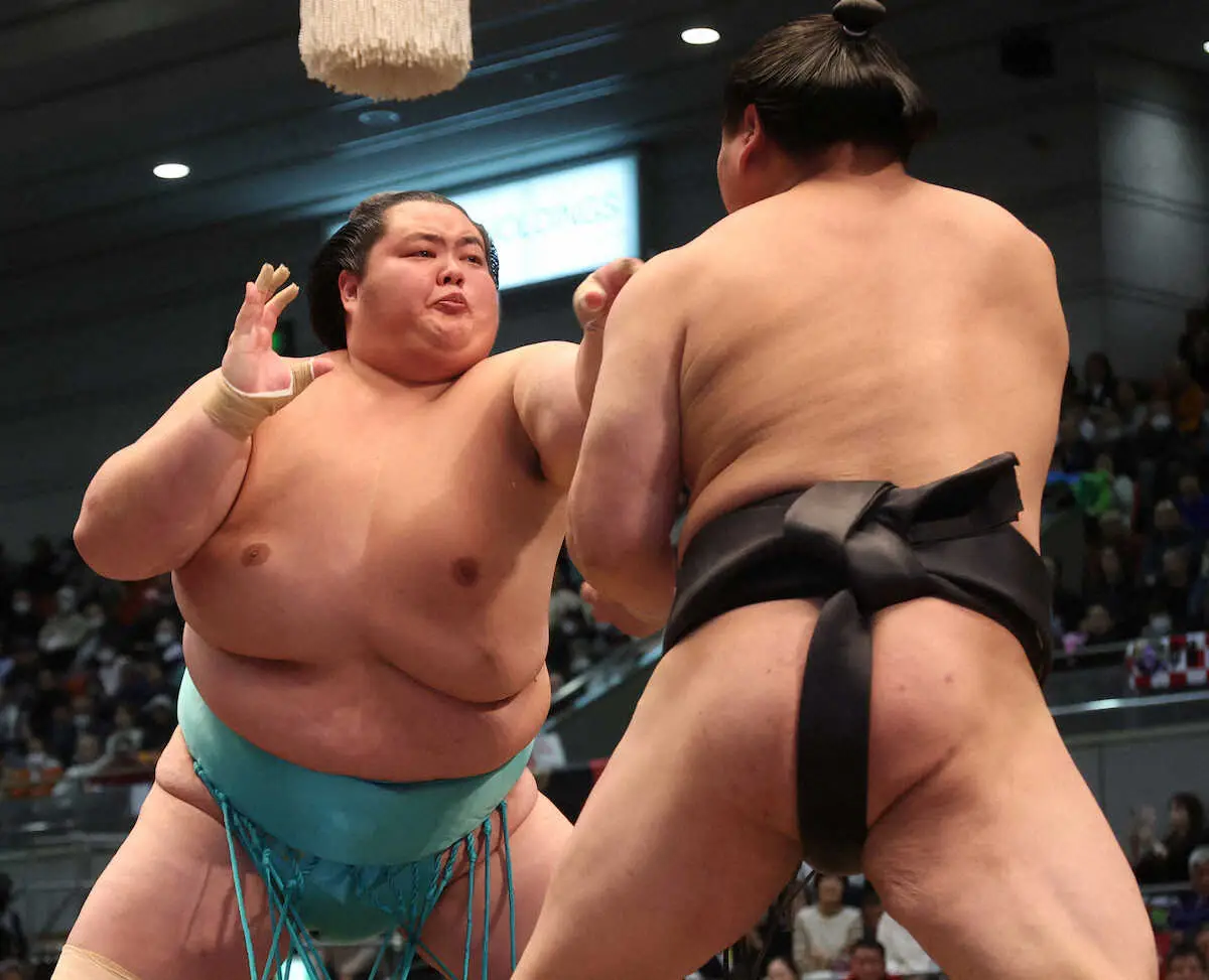 【画像・写真】綱獲りに挑む安青錦は2日目に土　両横綱は明暗、豊昇龍は逆転で2連勝　大の里は元気なく2連敗