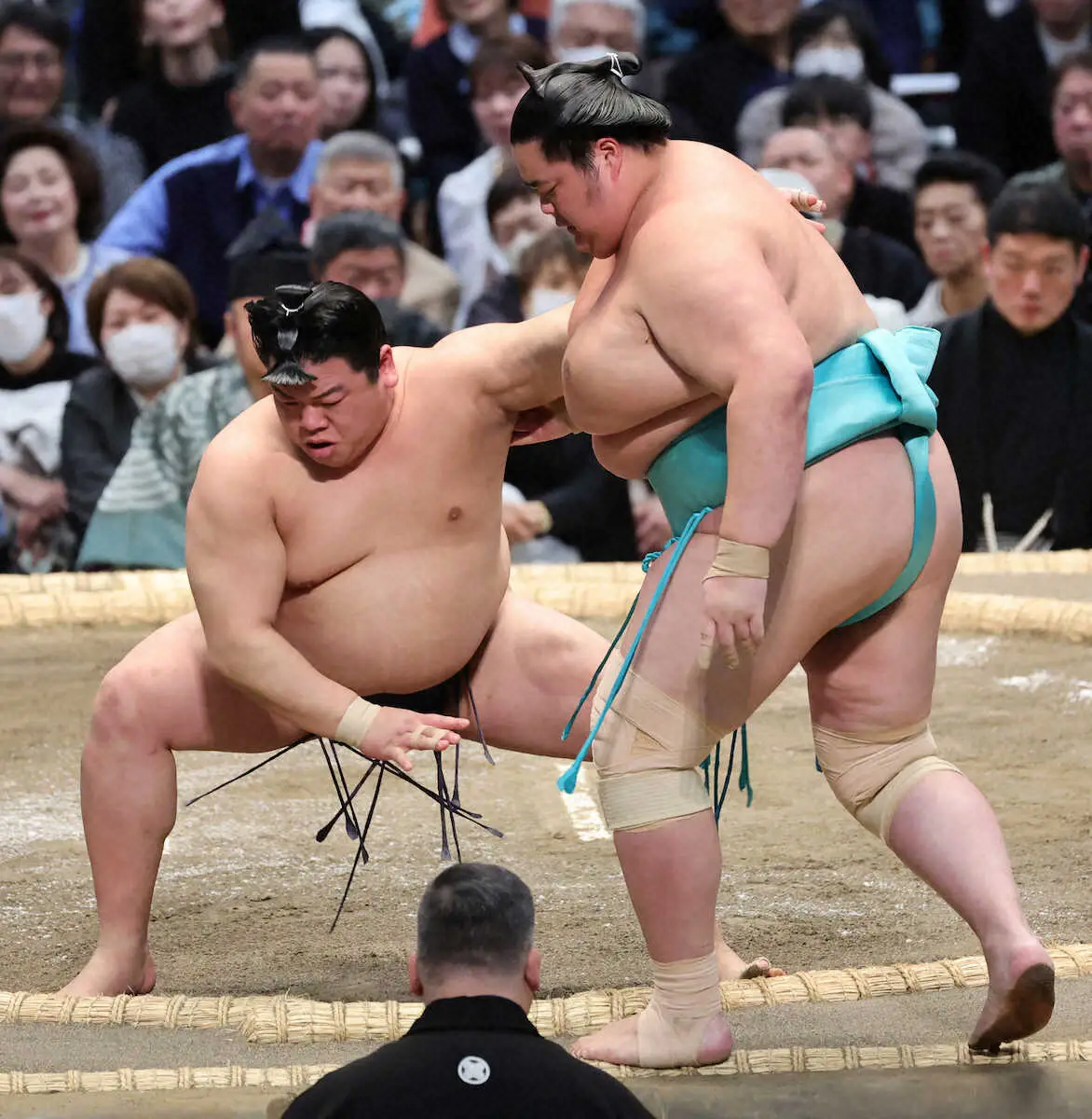 【画像・写真】関脇の1敗対決は霧島が高安を下し優勝争いトップ　豊昇龍が大栄翔に屈するなど横綱大関は総崩れ
