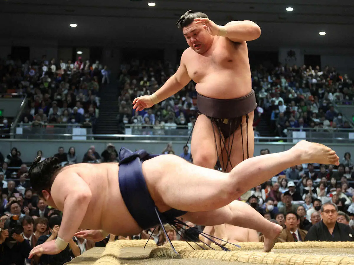 【画像・写真】【玉ノ井親方　視点】霧島、危ない一番も土俵際のしぶとさを発揮　豪ノ山も次につながる相撲