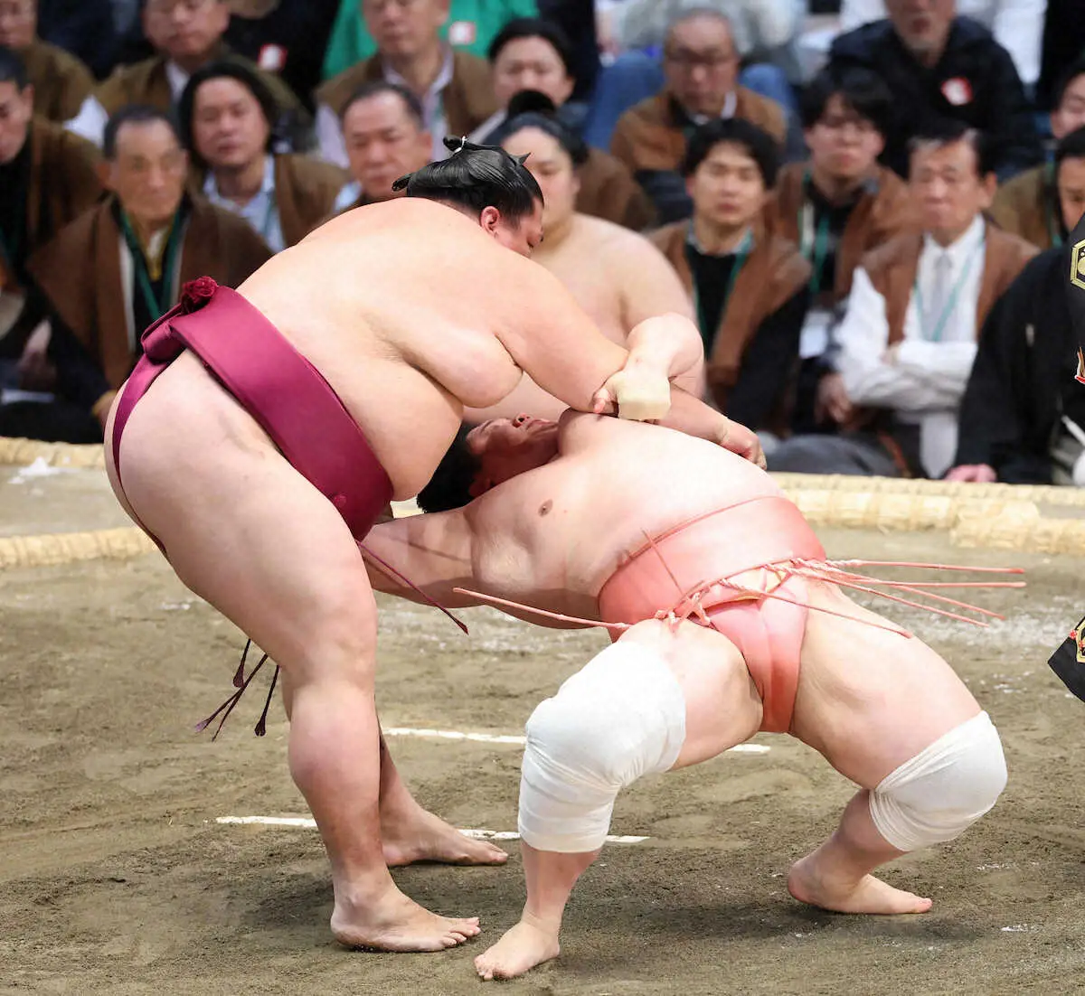 【画像・写真】宇良は合口の良くない御嶽海のすくい投げで9敗目　花田虎上氏「御嶽海がうまい」