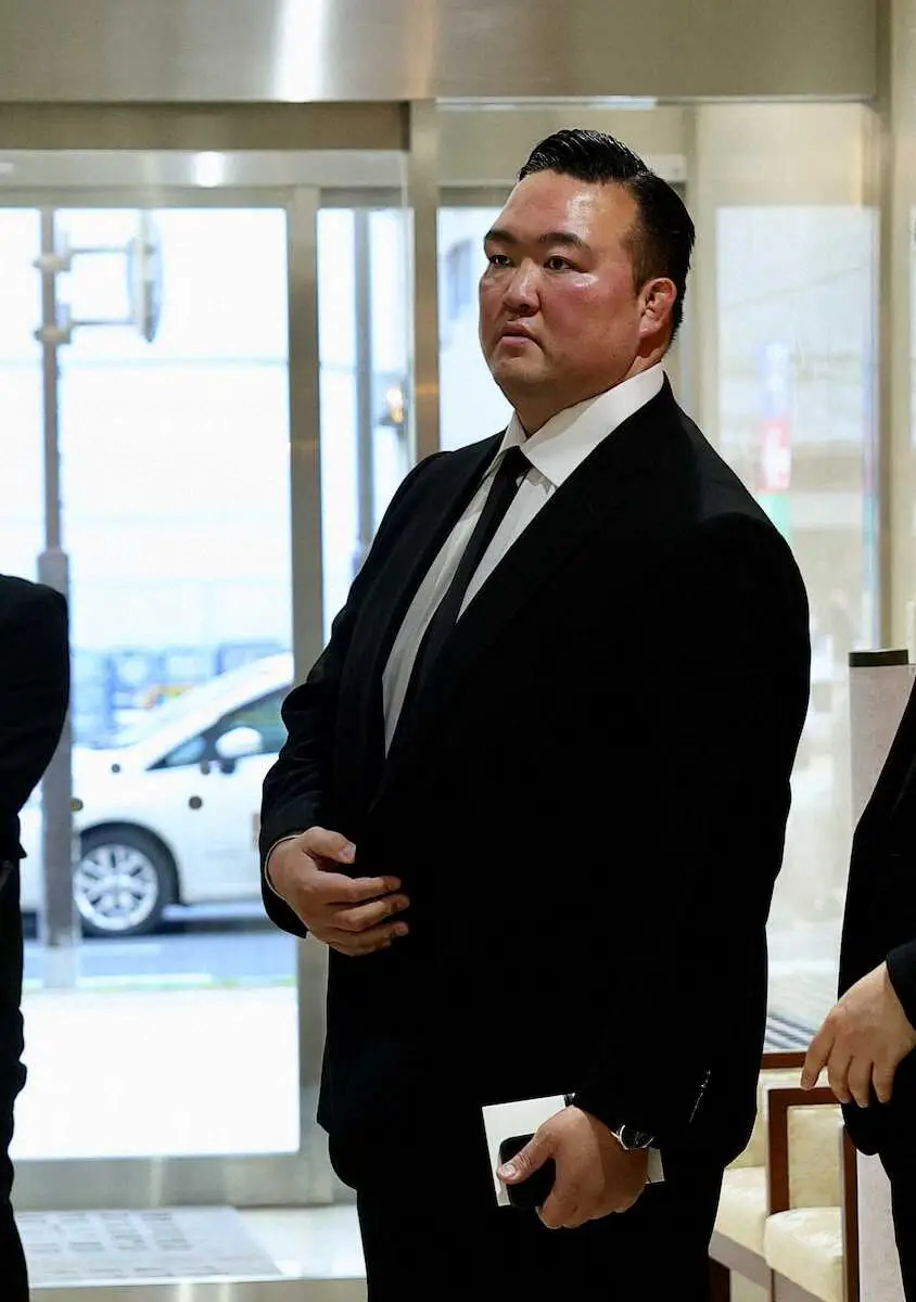【画像・写真】＜元大関・若嶋津さん通夜＞弔問に訪れた二所ノ関親方（撮影・藤山　由理）