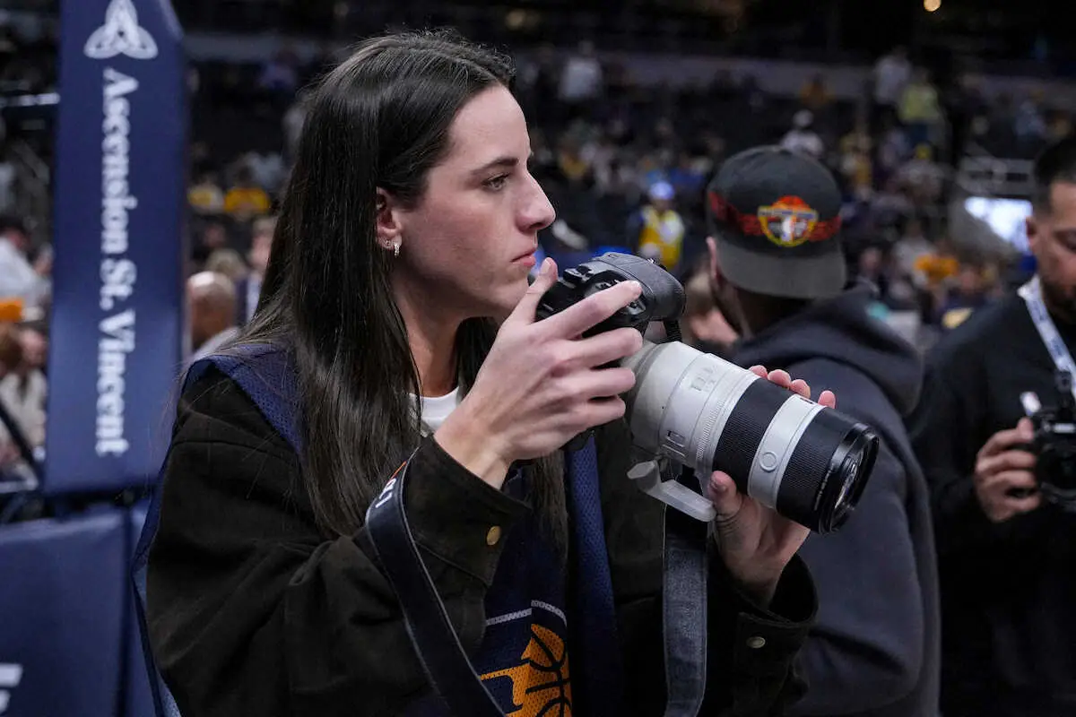 【画像・写真】【NBA】ペイサーズVSレイカーズのカメラ席に美女が！“歴史を変えた”女子バスケ選手の姿にネット反響
