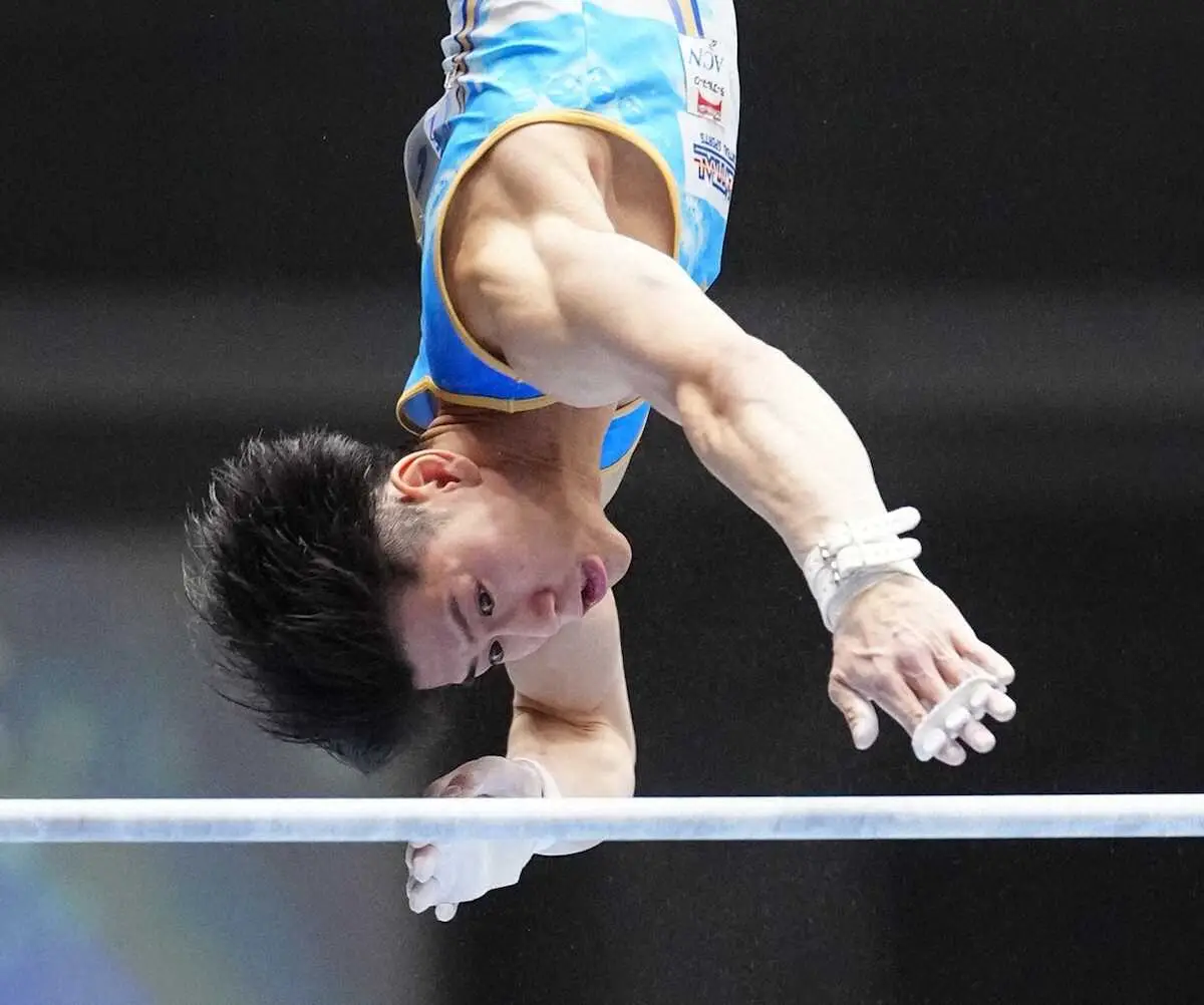 【画像・写真】【体操】橋本大輝、鉄棒で逆転0・216点差　内村航平以来史上2人目の6連覇達成