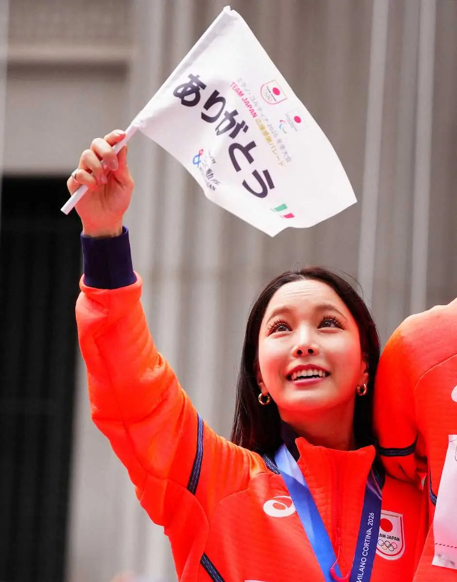 【画像・写真】高梨沙羅　ミラノ五輪パレードに「幸せな時間」　ファンから大声援受け「パワーに変えて頑張りたい」